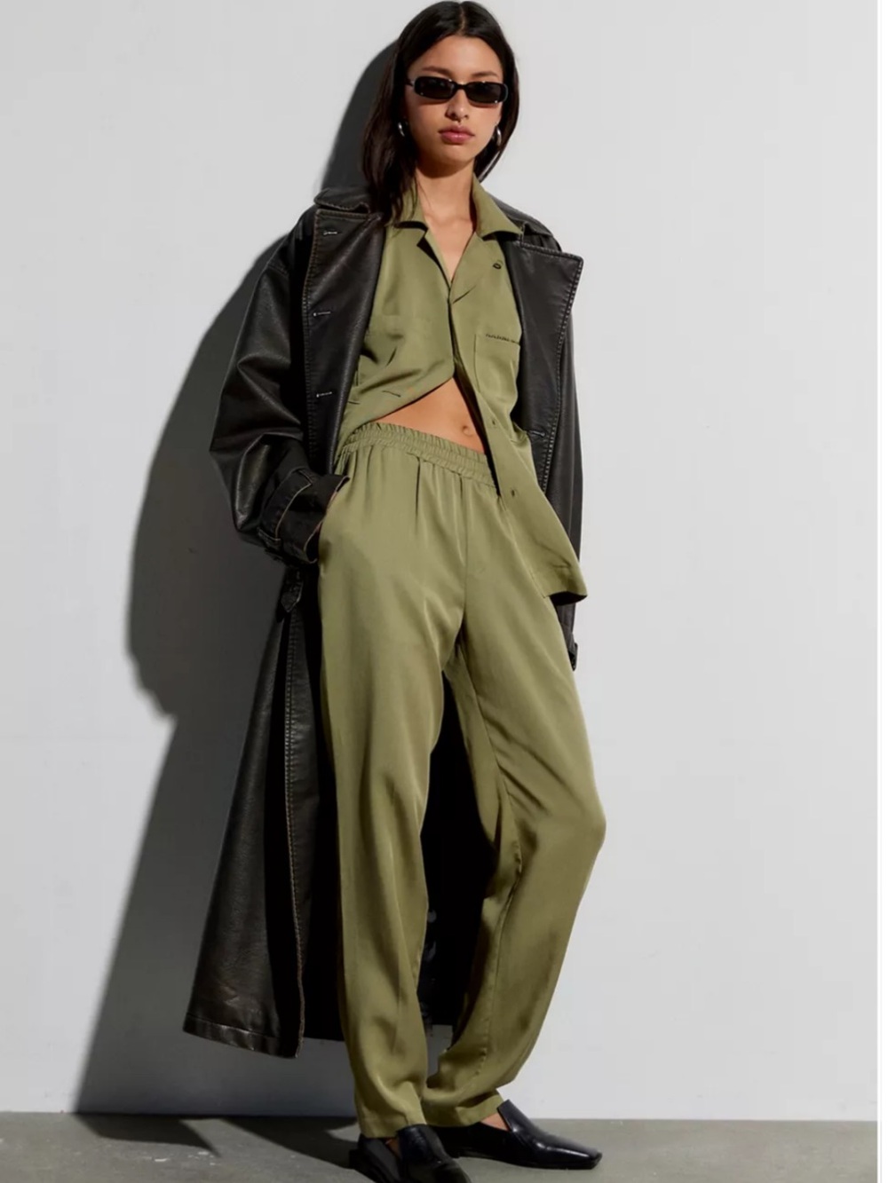 BOBBLEHAUS Olive Wide-Leg Jogger Pants S elastic waist.. UO branded